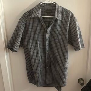 Van Heusen Seersucker - Plaid button down - Short Sleeve - Large
